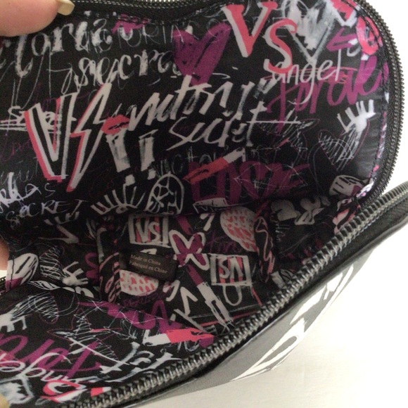 VICTORIAS SECRET HEART SHAPED MAKEUP BAG - Picture 8 of 10